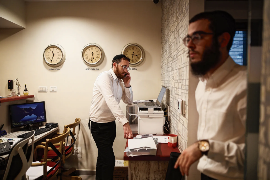 Voor ultraorthodoxen in Israël schuurt het op de veelal seculiere werkvloer