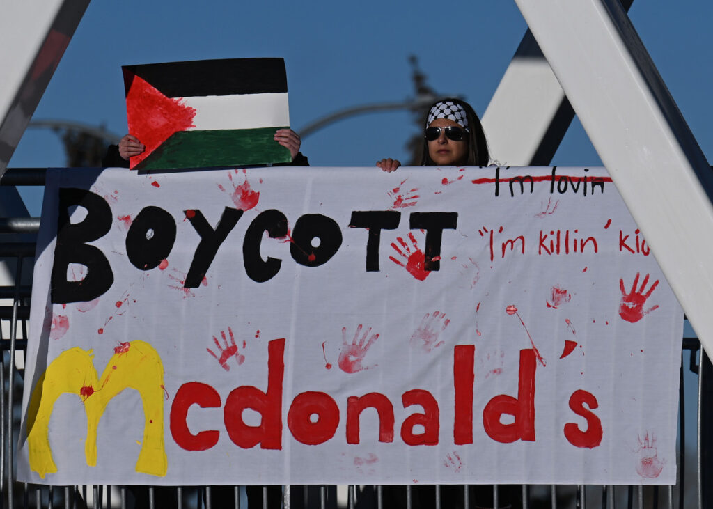 Actievoerders ook hier solidair met Palestina: ‘bloeddadels’ en Big Macs in de ban