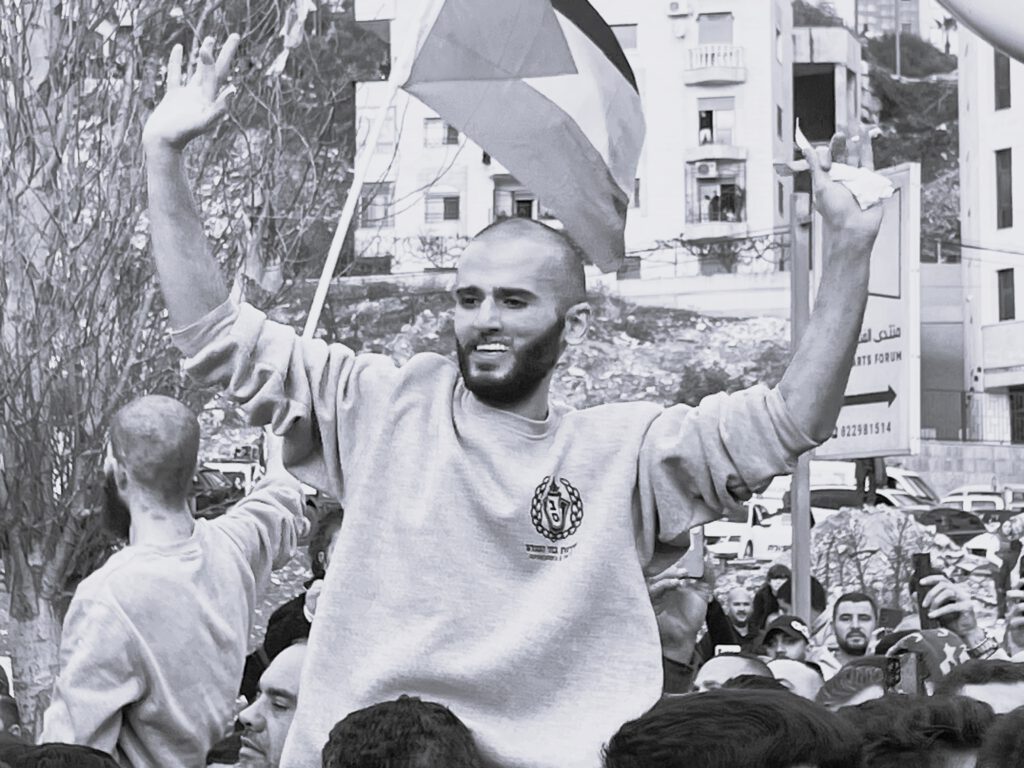 Palestijnen die tientallen jaren gevangen zaten, feestelijk onthaald